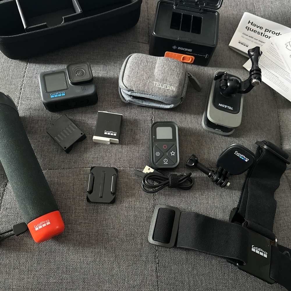 Go Pro 11 black camera with 12 piece accessories. - Picture 6 of 12